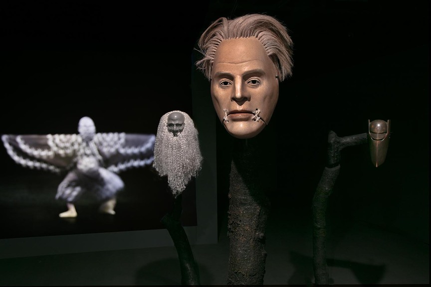 Installation view of SIMON STARLING‘s exhibition, which lifts elements from WB Yeats’ noh-inspired production At the Hawk’s Well (1916). At the foreground is At Twilight / Mask of W.B. Yeats (2016). All images courtesy Simon Starling and the Modern Institute, unless otherwise stated. Photo by Richard P. Goodbody.