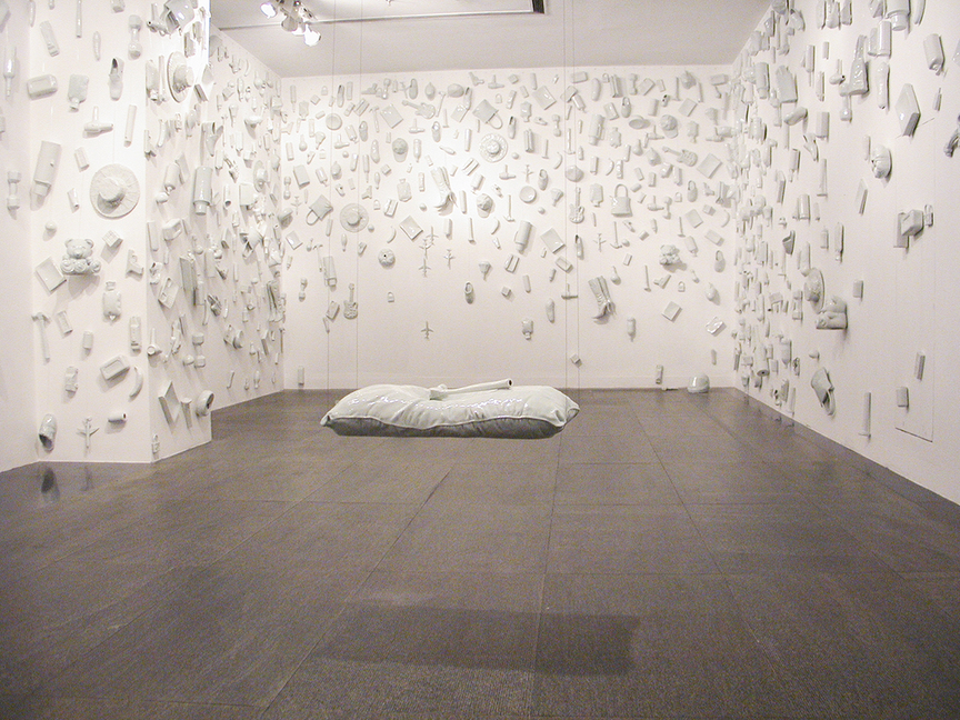 Installation view of LIU JIANHUA’s Regular/Fragile, 2001–03, porcelain, dimensions variable, at the 50th Venice Biennale, China Pavilion, Guangdong Art Museum, Guangzhou, 2003. Courtesy the artist.