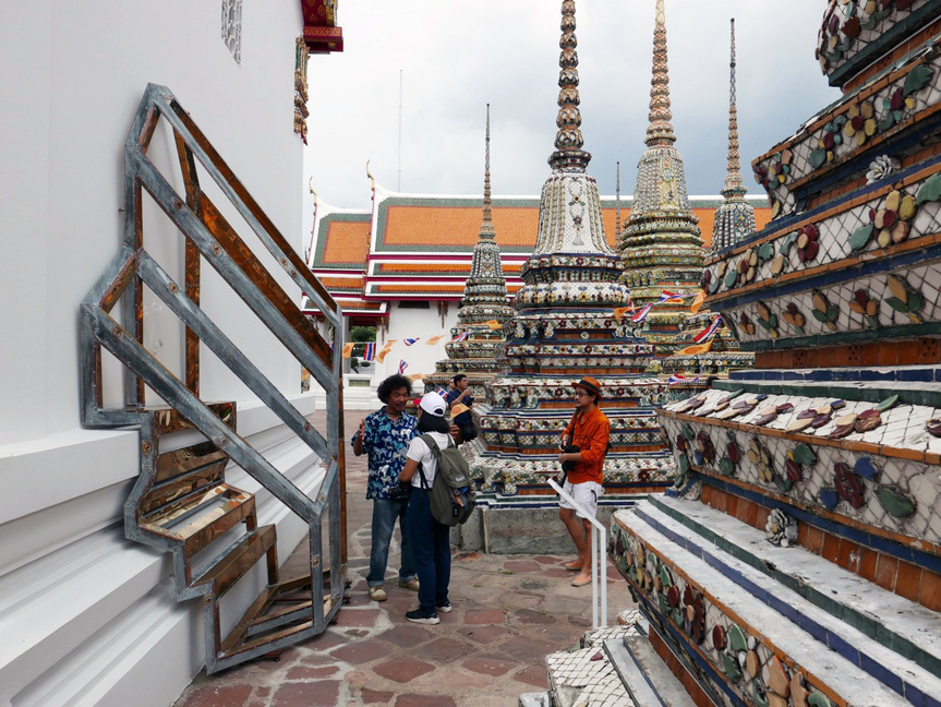 TAWATCHAI PUNTUSAWASDI’s  A Shadow of Giving (2018) is a sculpture based on depictions of almshouses in temple murals.