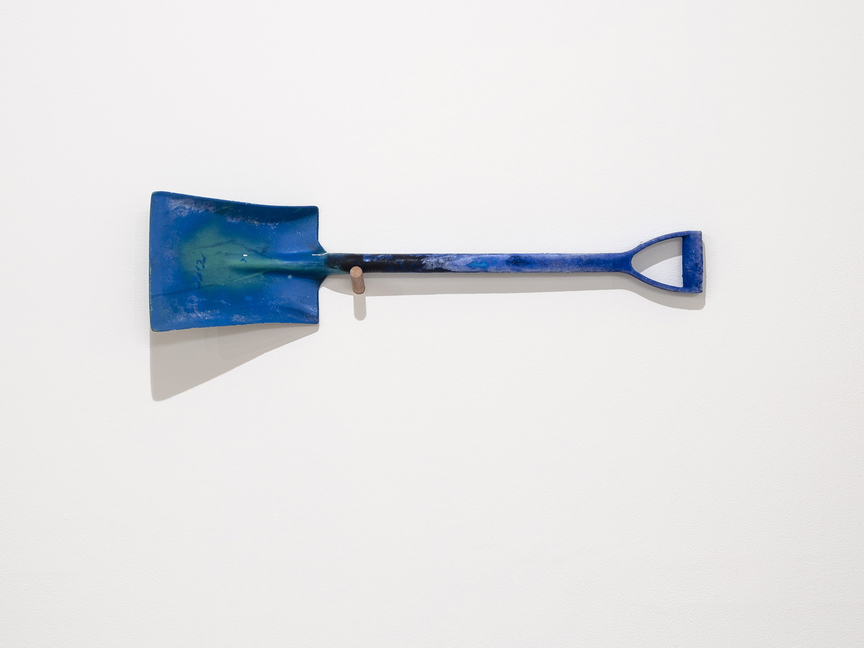 Installation view of DALE HARDING’s Digging stick, 2019, shovel, blue pigment, dimensions variable, at “Current Iterations,” Institute of Modern Art, Brisbane, 2019.