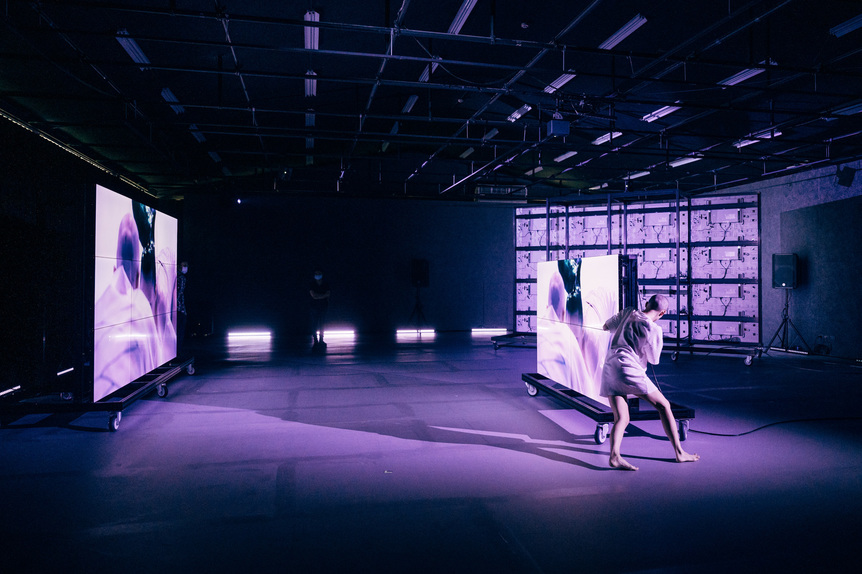 Photo documentation of the performance in front of SU HUI-YU’s The White Waters, 2019, three-channel video installation with color: 35 min, at C-Lab, Taipei, 2020. Photo by Liu I-Ling.