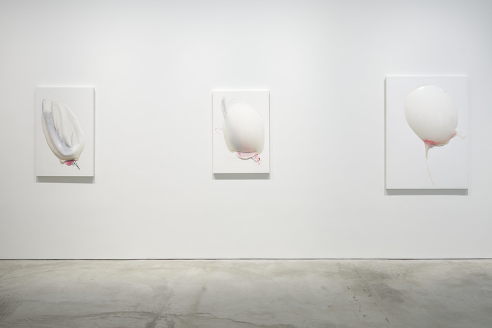 Installation view of TAKESADA MATSUTANI’s solo exhibition at Hauser & Wirth, Hong Kong, 2020–21. Photo by Kitmin Lee.